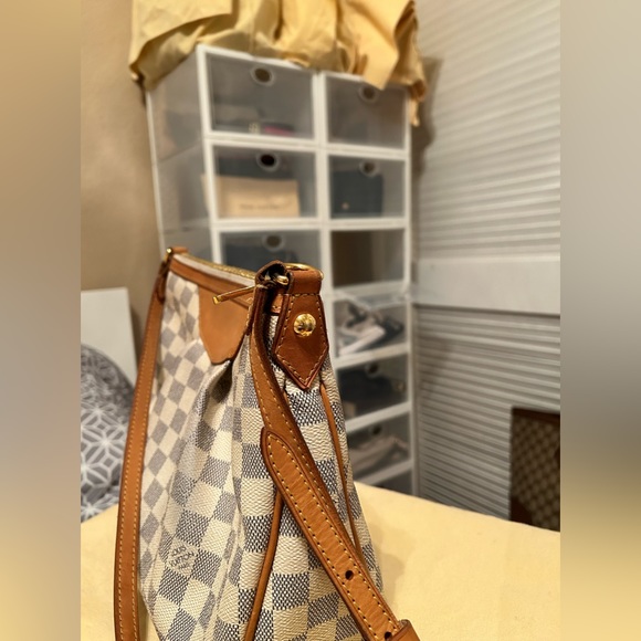 Traded** Louis Vuitton crossbody bag - Picture 9 of 16